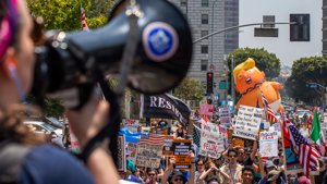 ‘No Kings’ Protests Sweep U.S. Against Trump’s Powers