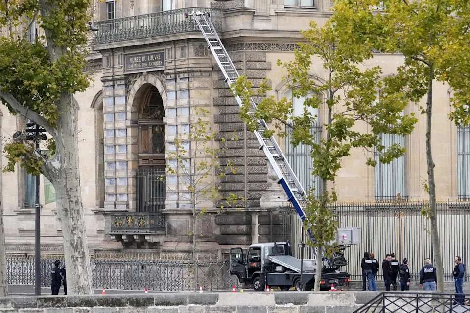 Jewel Heist at Louvre Museum: Two Suspects Arrested